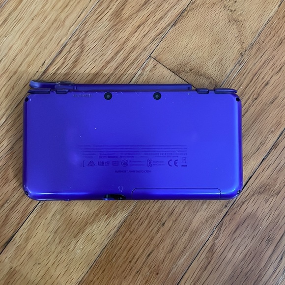 bottom half of new Nintendo 2DS XL purple (FOR PARTS ONLY) + 13 games and more - Picture 9 of 11